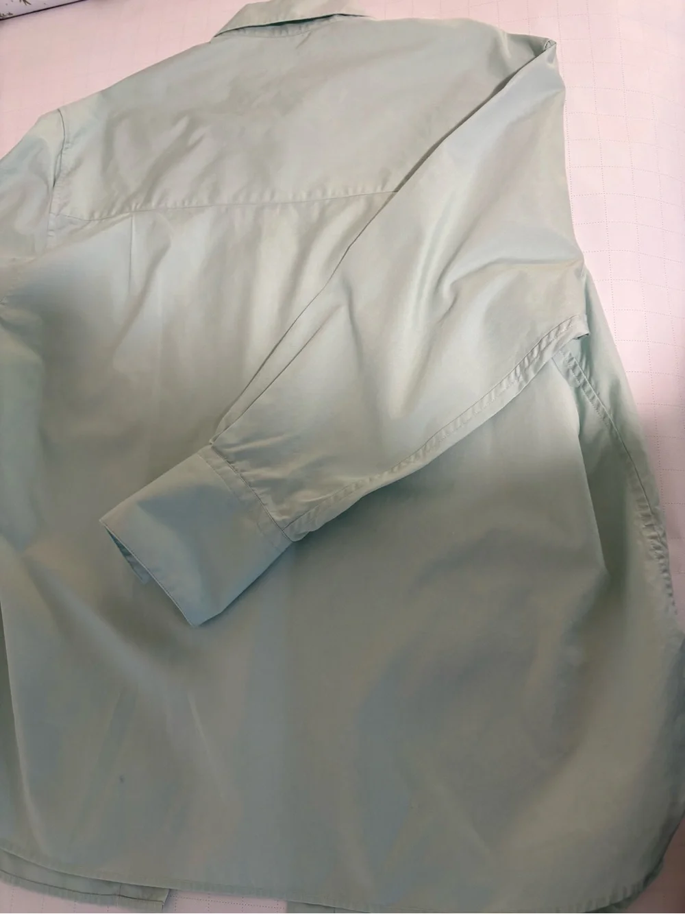 Vince Women’s Pastel Green Cotton Shirt with Beautiful Shell Buttons for Summer! - Picture 4 of 4